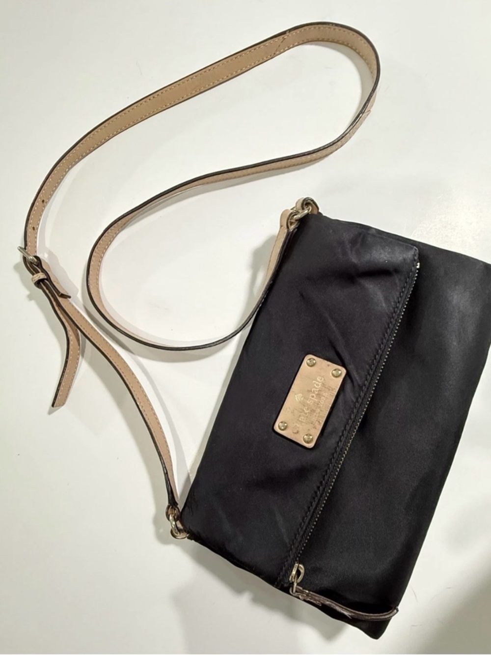 Kate Spade Classic Black Folding Crossbody Bag with Beige Strap - Picture 8 of 13
